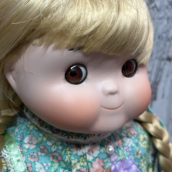 Dolly Dingle Doll Goebel Bette Bell Porcelain Musical NEW - Picture 2 of 9